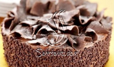 كيك الشوكولاتة المحلاة للأعياد