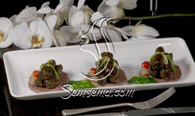 ورق العنب المحشوّ مع كستلاتة الغنم الغنية