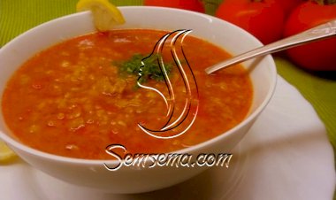 شوربة الفريكة مع صلصة الطماطم الحارة