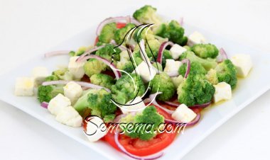 سلطة البروكولي بالجبن قليلة السعرات الحرارية