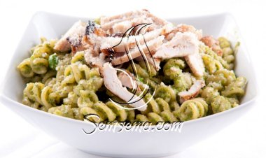 باستا بالدجاج والبستو