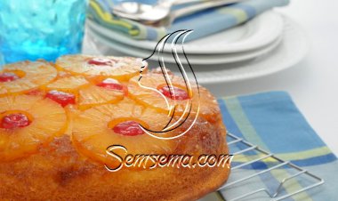 كيك الأناناس المزيّن بالكرز