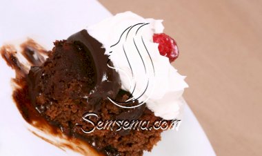 بودينغ الشوكولاتة بالكريمة المخفوقة