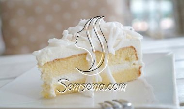 كيك جوز الهند بالكريمة الغنية