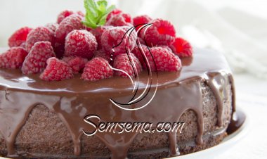 كيك الشوكولاتة بالتوت الأحمر اللذيذ