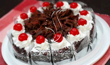 كيك الغابة السوداء المميزة