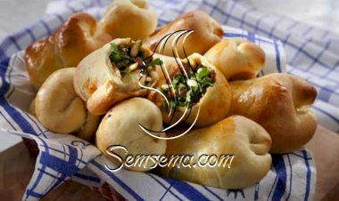 فطاير اللحم بصلصة الطماطم الشهية