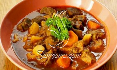 اللحم والخضر بصلصة البولونيز