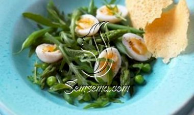 السلطة الخضراء مع البارميزان الهش