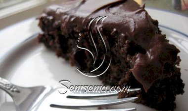 كيك الشوكولاتة الخفيف بصوص الشوكولاتة