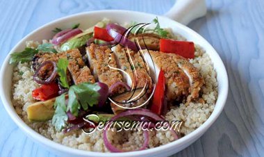 الكينوا مع دجاج المقرمش والخضراوات