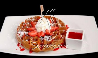 وافل الفراولة الطازجة