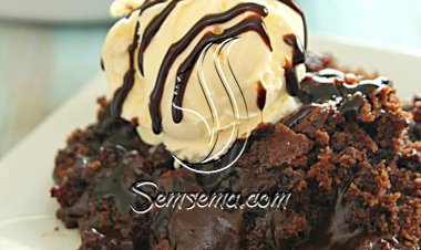 كيك فدج الشوكولاتة اللذيذة