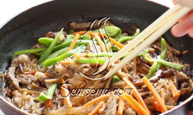 نودلز بالستيك على الطريقة الآسيوية