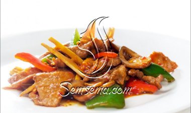 شرائح اللحم الحارة مع الخضار والعسل