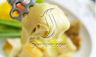 مخفوق الجبن السويسري صلصة ساخنة