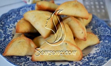 معجنات السبانخ بدبس الرمان