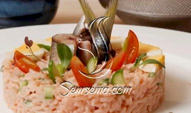 سلطة الرز مع الانشوا والبيض