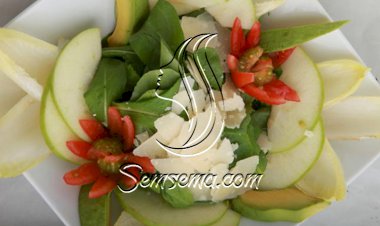 زيّني سلطة الأفوكادو والأنديف بالحبق