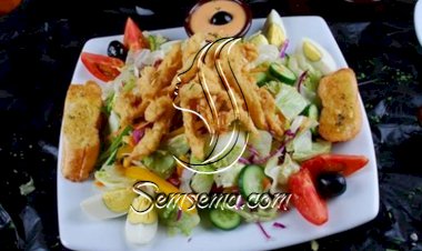 سلطة دجاج بانيه ولا أشهى