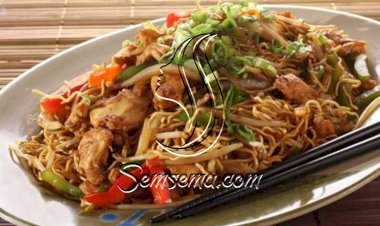 قدّمي نودلز مع الدجاج لعائلتكِ