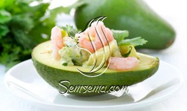 كوكتيل الروبيان المسلوق مع الأفوكادو