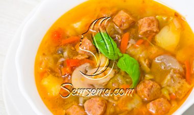 شوربة الفطر مع النقانق