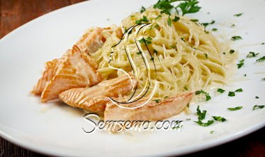 طبق السالمون بالمعكرونة للرجيم