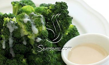 سلطة البروكلي باللبن الزبادي للرجيم
