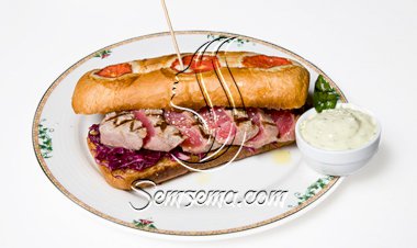 ساندويش شريحة لحم التونة المشوي