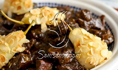 طاجن اللحم بالإجاص واللوز.. لوجبة متكاملة