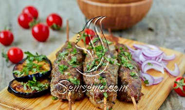 كفتة بالبرغل مع الصلصة الخاصة للرجيم