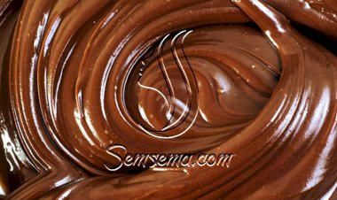 صوص الشوكولاتة لتزيين الكيك والحلويات