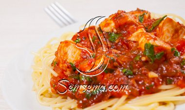 سباغيتي بالدجاج.. سهل وغني