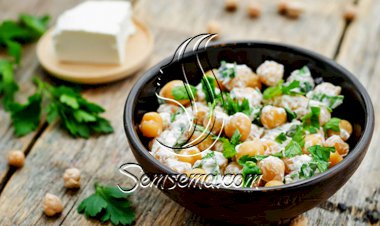 سلطة الحمص بالطحينية