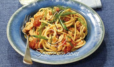 الباستا الحارة مع الطماطم والروبيان.. بسيطة وبطعم رائع