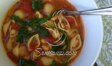 شوربة الفاصوليا البيضاء والسبانخ للرجيم