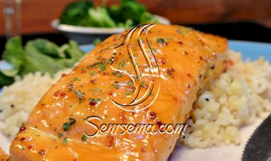 السلمون المغطى بالخردل والعسل.. مبتكر وشهي