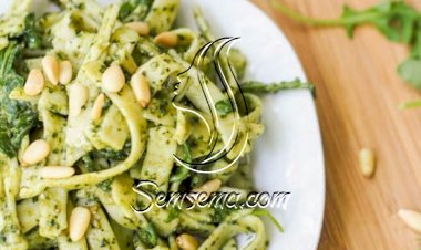 معكرونة بالدجاج وحليب جوز الهند.