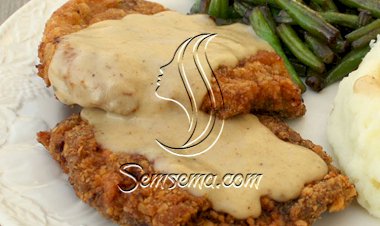 ستيك الدجاج المقلي مع الصلصة الشهية