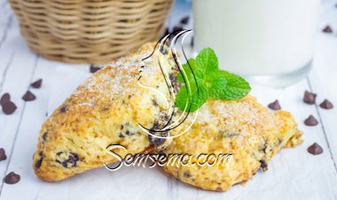 سكونز برقائق الشوكولاتة الغنية