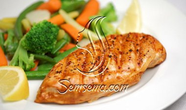 الدجاج المشوي بصلصة الفول السوداني لرجيم صحي