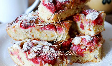 كيك الفراولة باللوز.. لضيافة مميزة