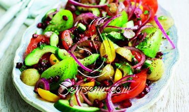 سلطة البندورة.. صحية وطيبة