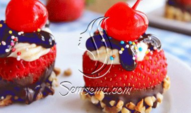 الفراولة المحشوة بالموز والكريمة