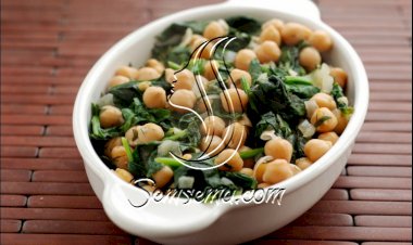 السبانخ بالزيت والحمص