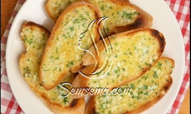 خبز بالثوم وجبنة البارميزان