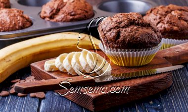 كب كيك البراونيز المحشو بالموز