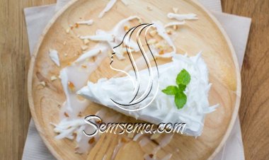 كيك جوز الهند بتغليفة السكر