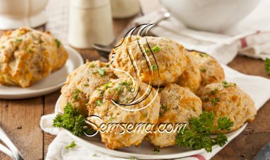 كرات الجبن بالبصل الأخضر